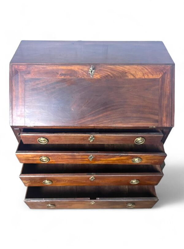 Commode, secrétaire, scriban de pente anglais en acajou, Angleterre XVIIIème