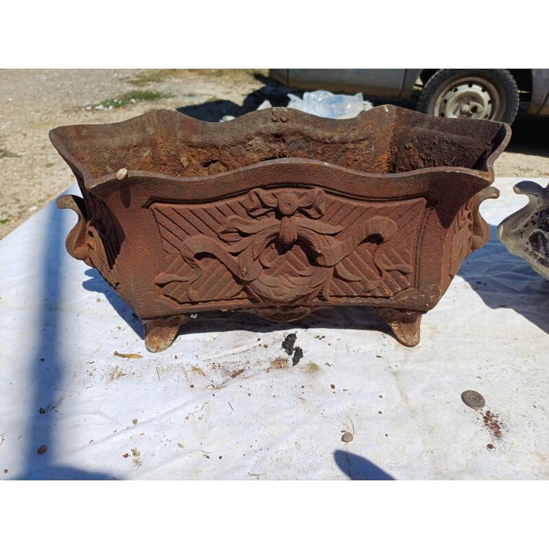 Pair of 1900 cast iron planters from Charleville-Mézières in rococo style