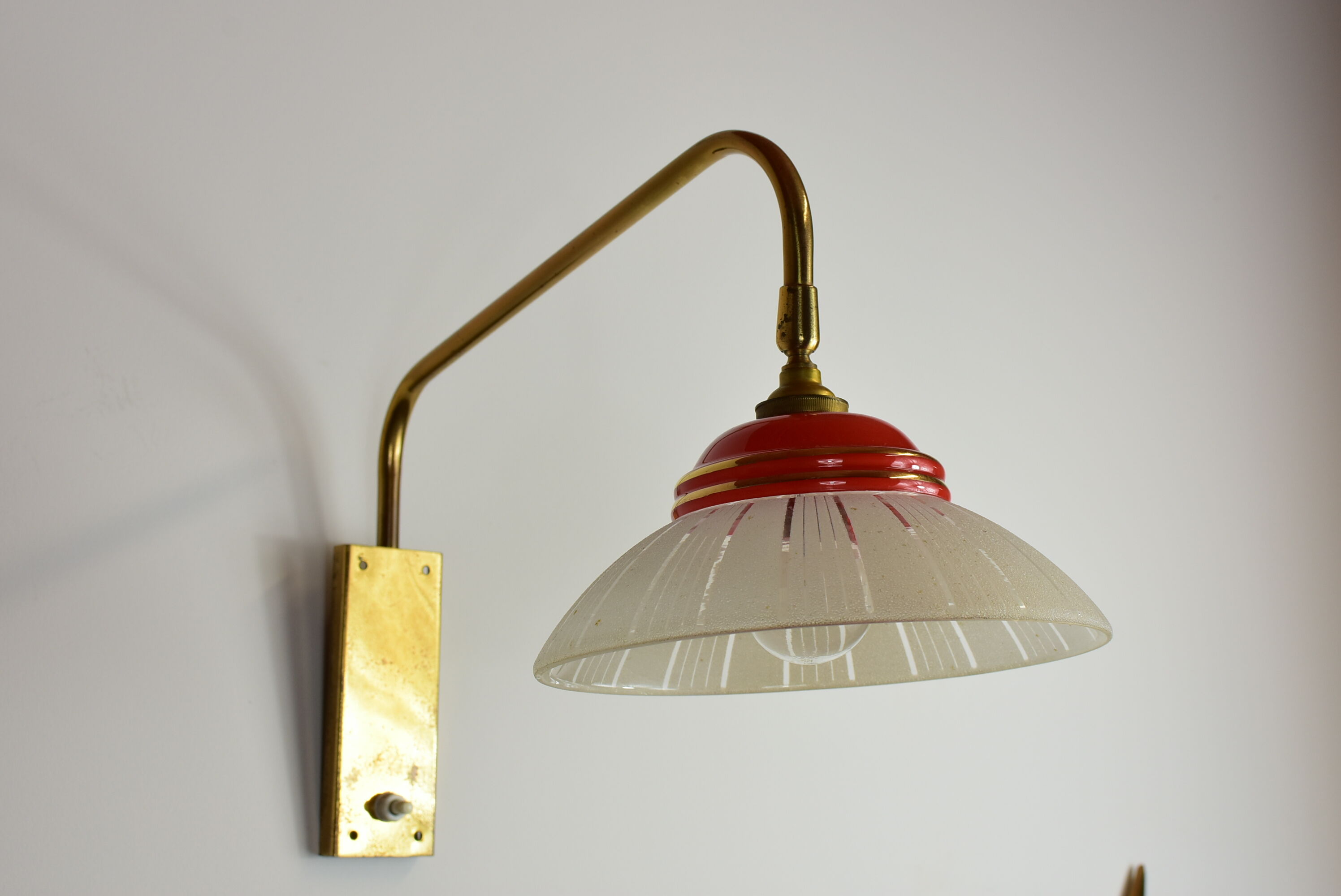 Adjustable wall lamp