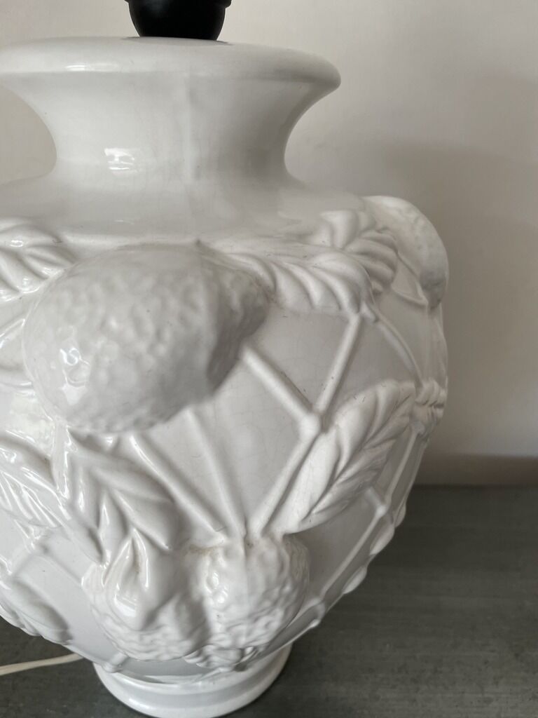 Porcelain lamp decorated with fruit
