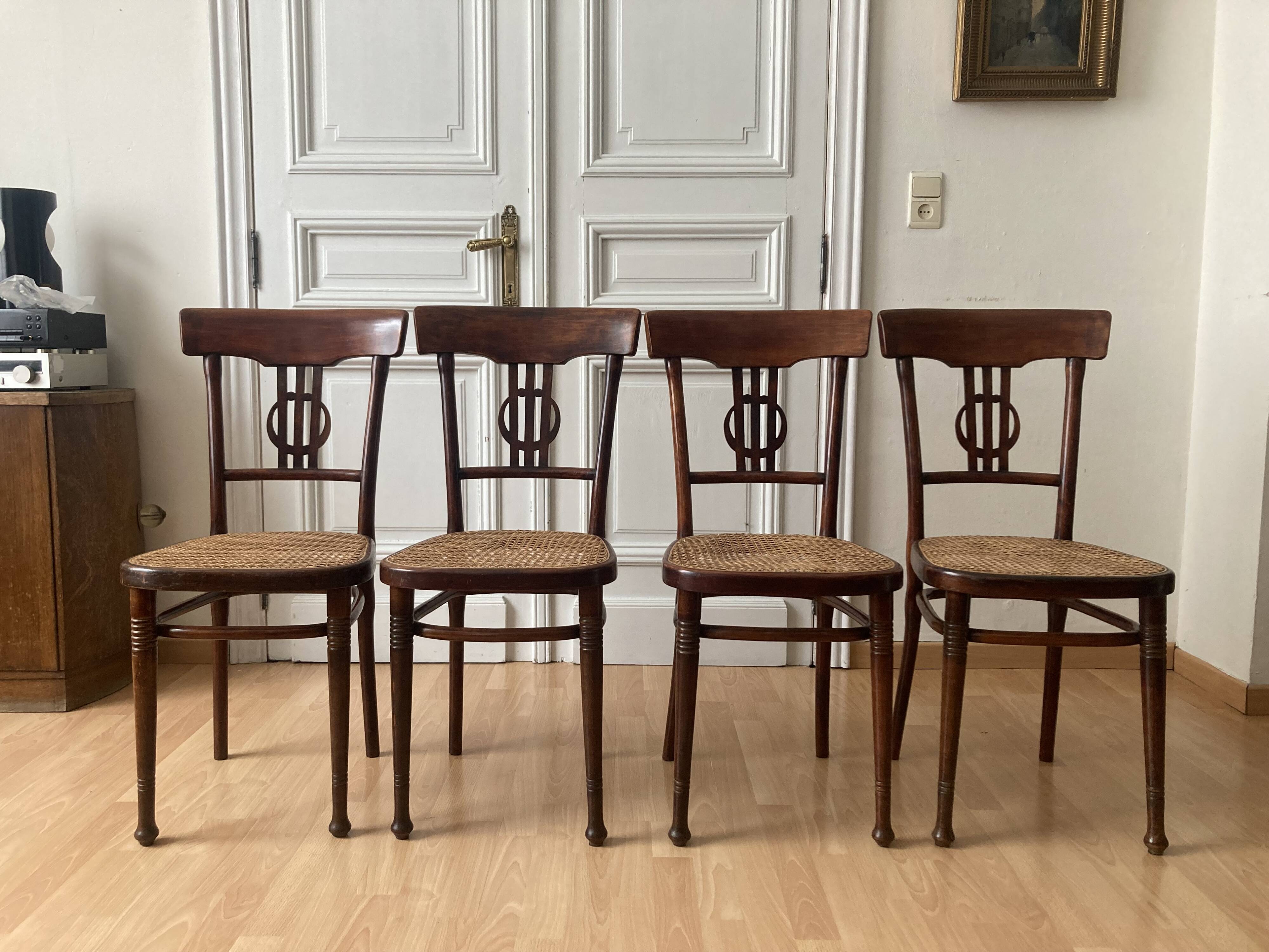Set of 4 Thonet dining room chairs circa 1905