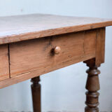 Small English pine table - early 20th century