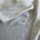Nappe damassée, double monogramme