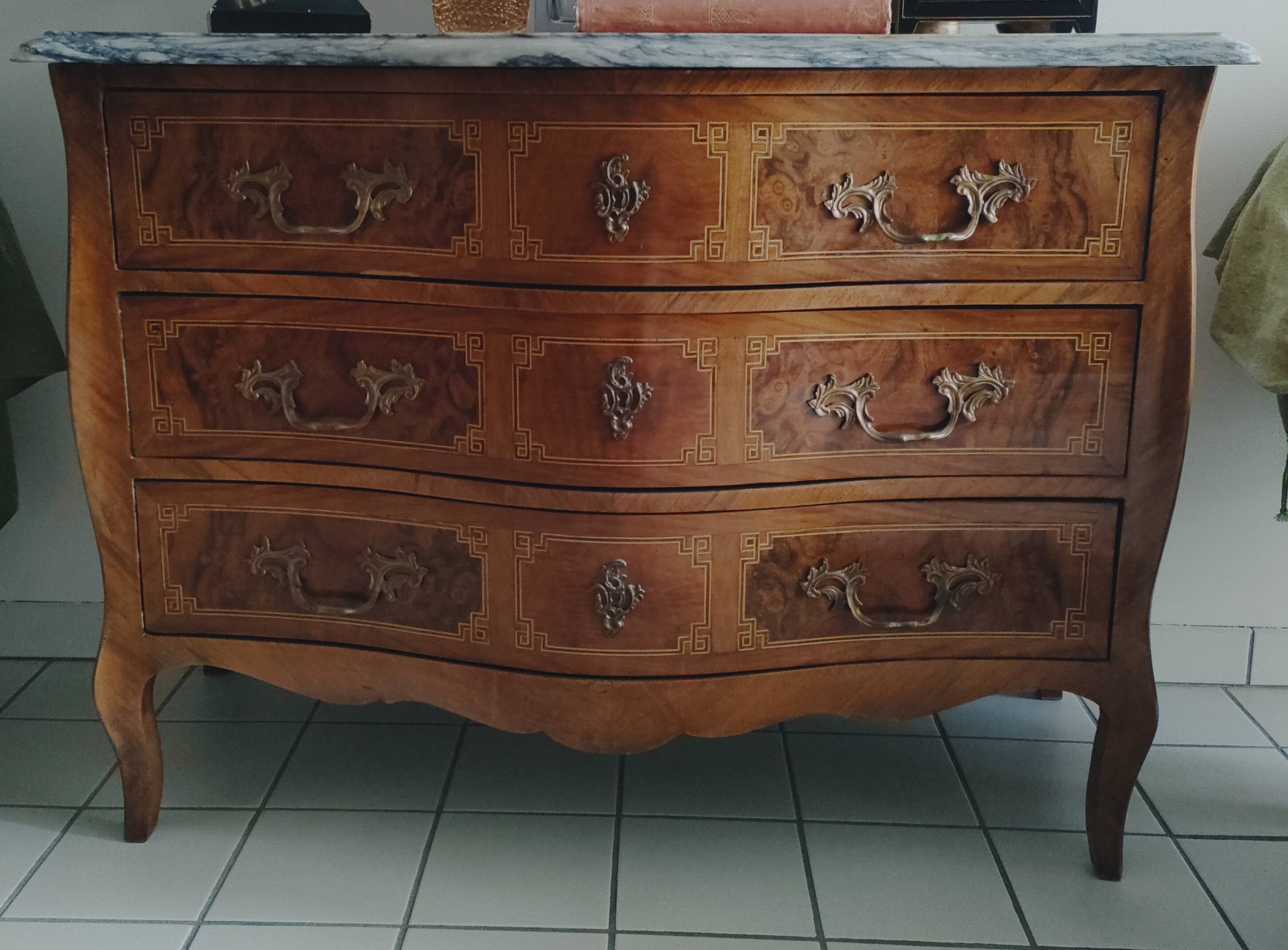 Commode style Louis XV