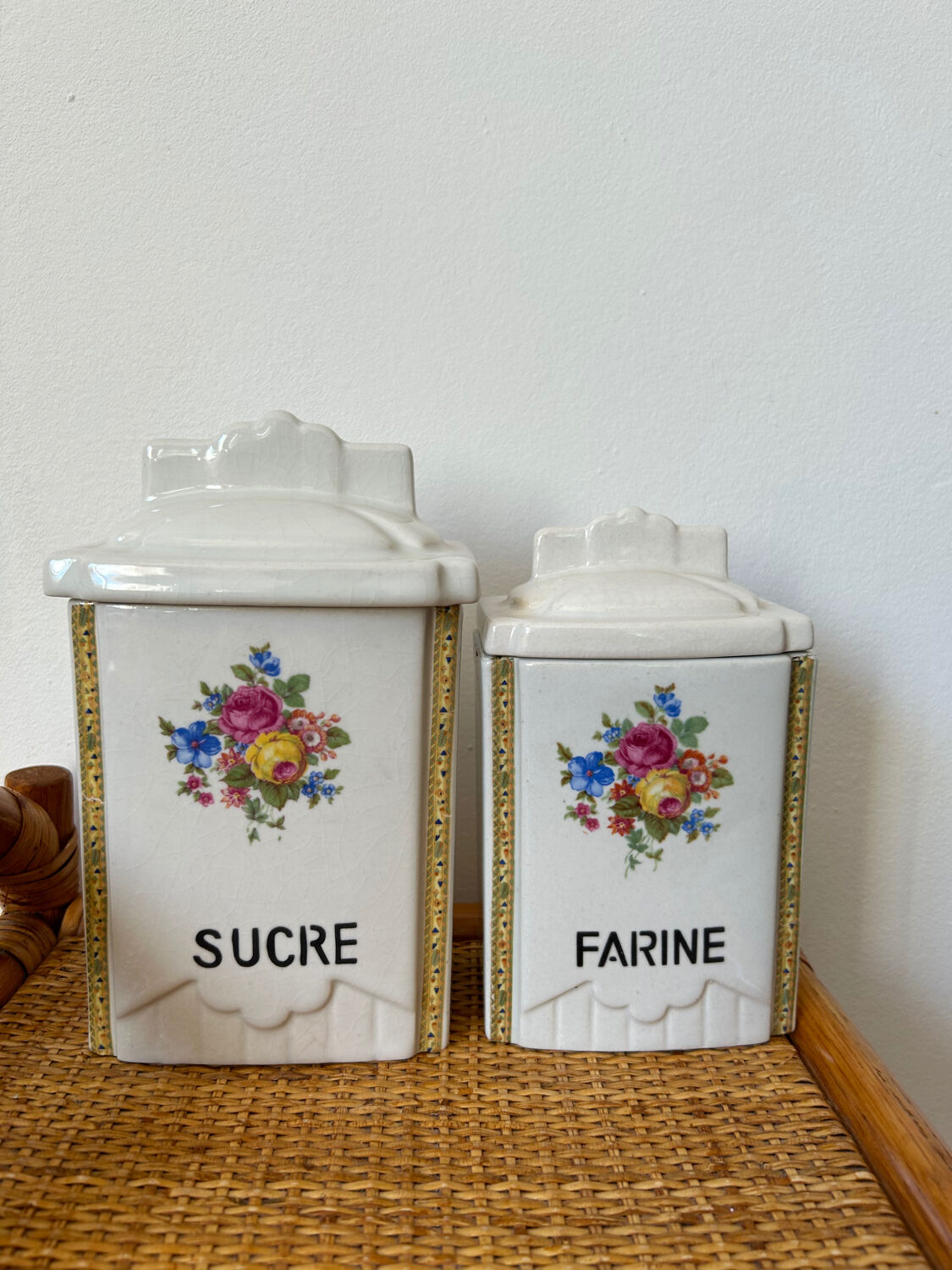 Duo vintage spice jars