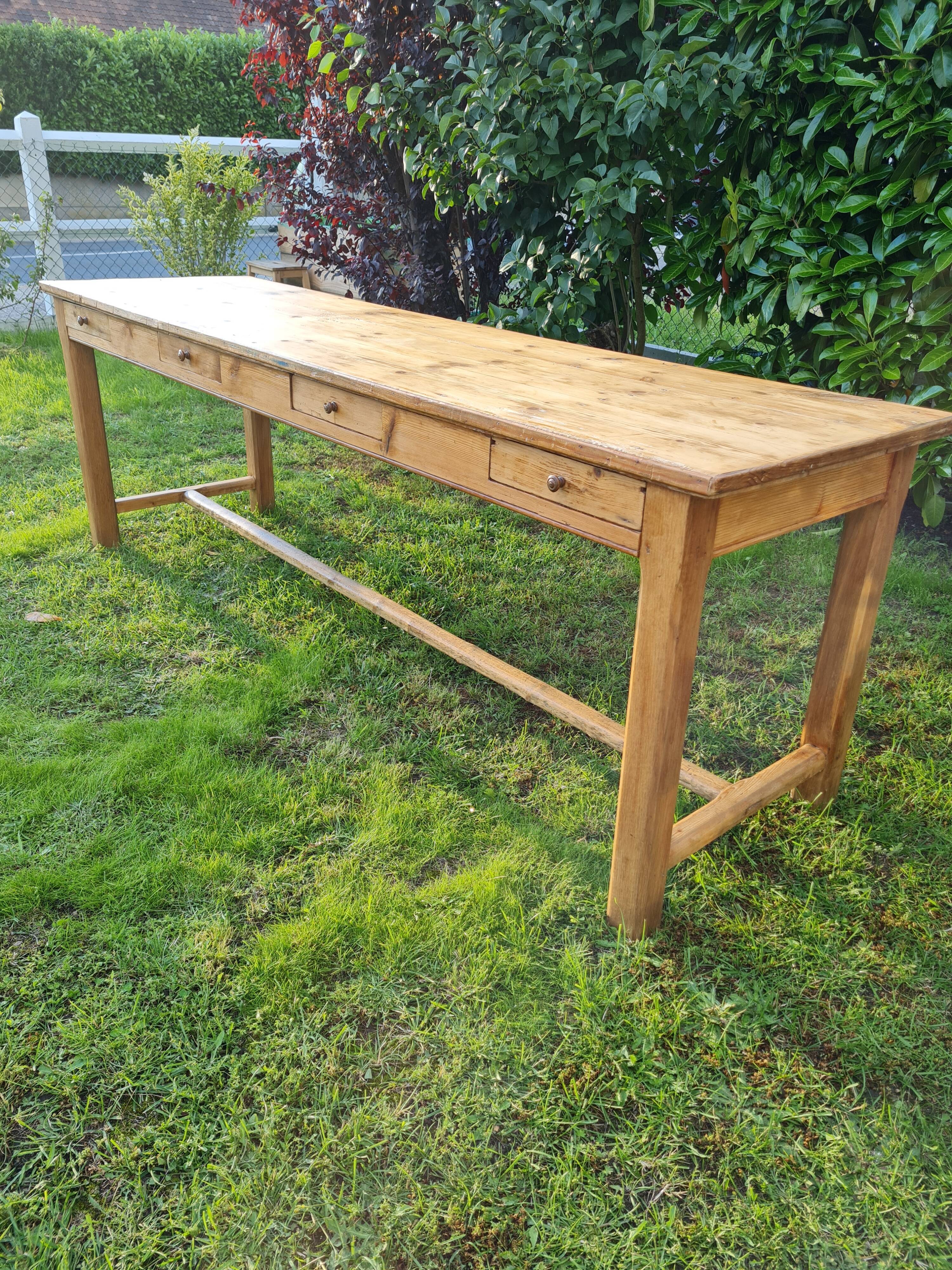 Farm table