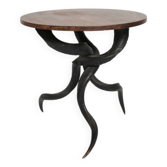 Portuguese table with black horns.