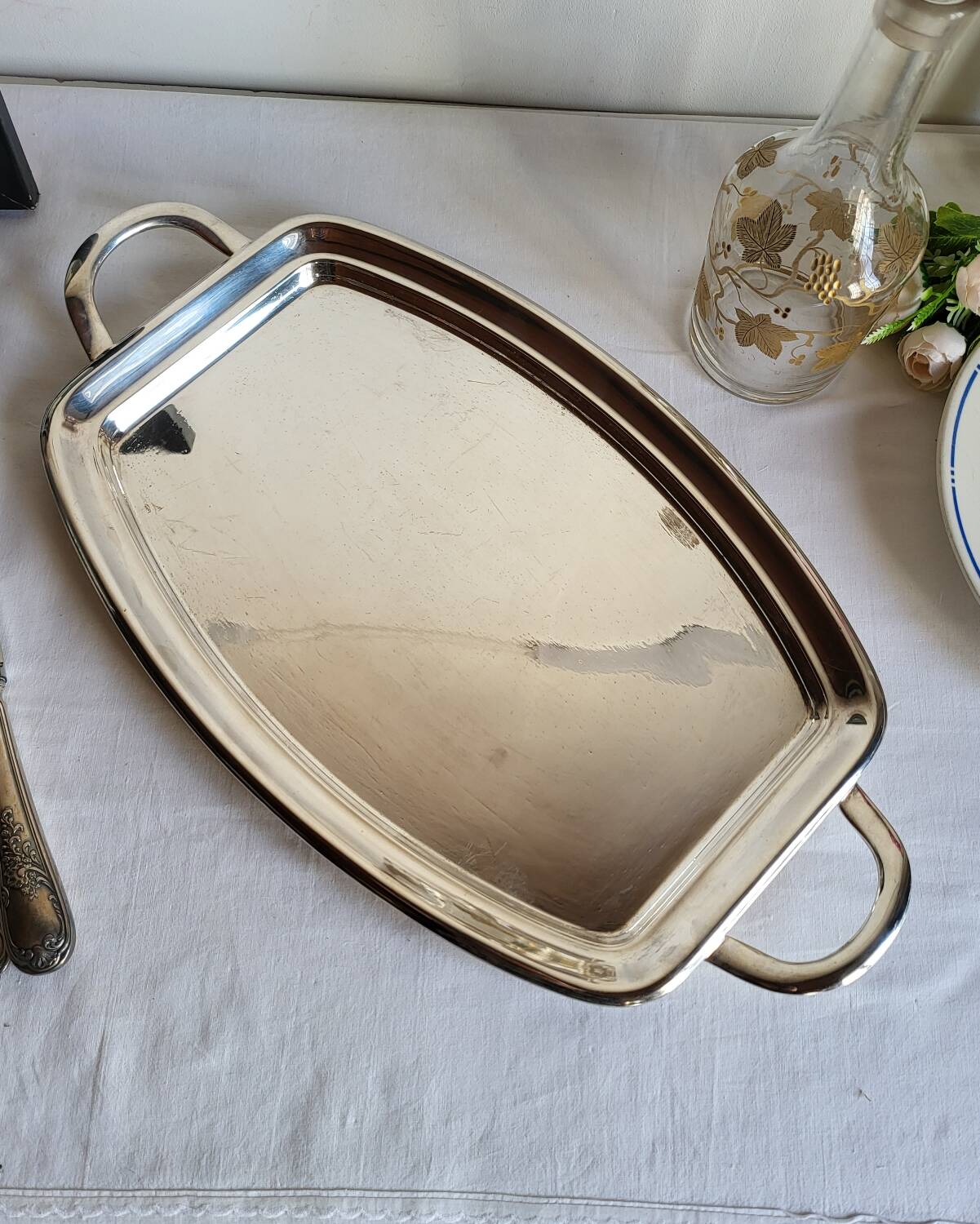 Silver-plated serving dish Quist and its asparagus cradle grid.