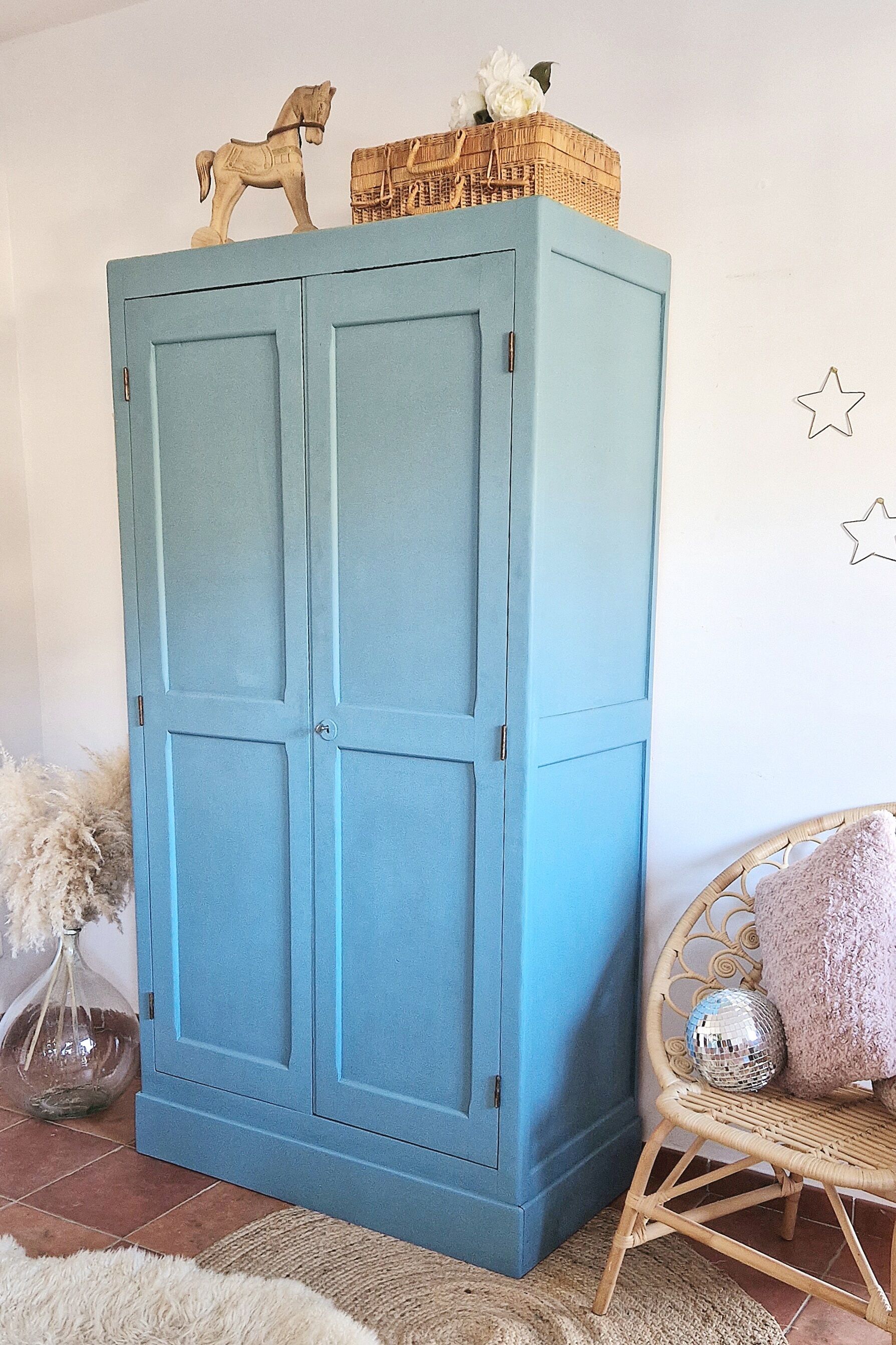 Old boarding cabinet