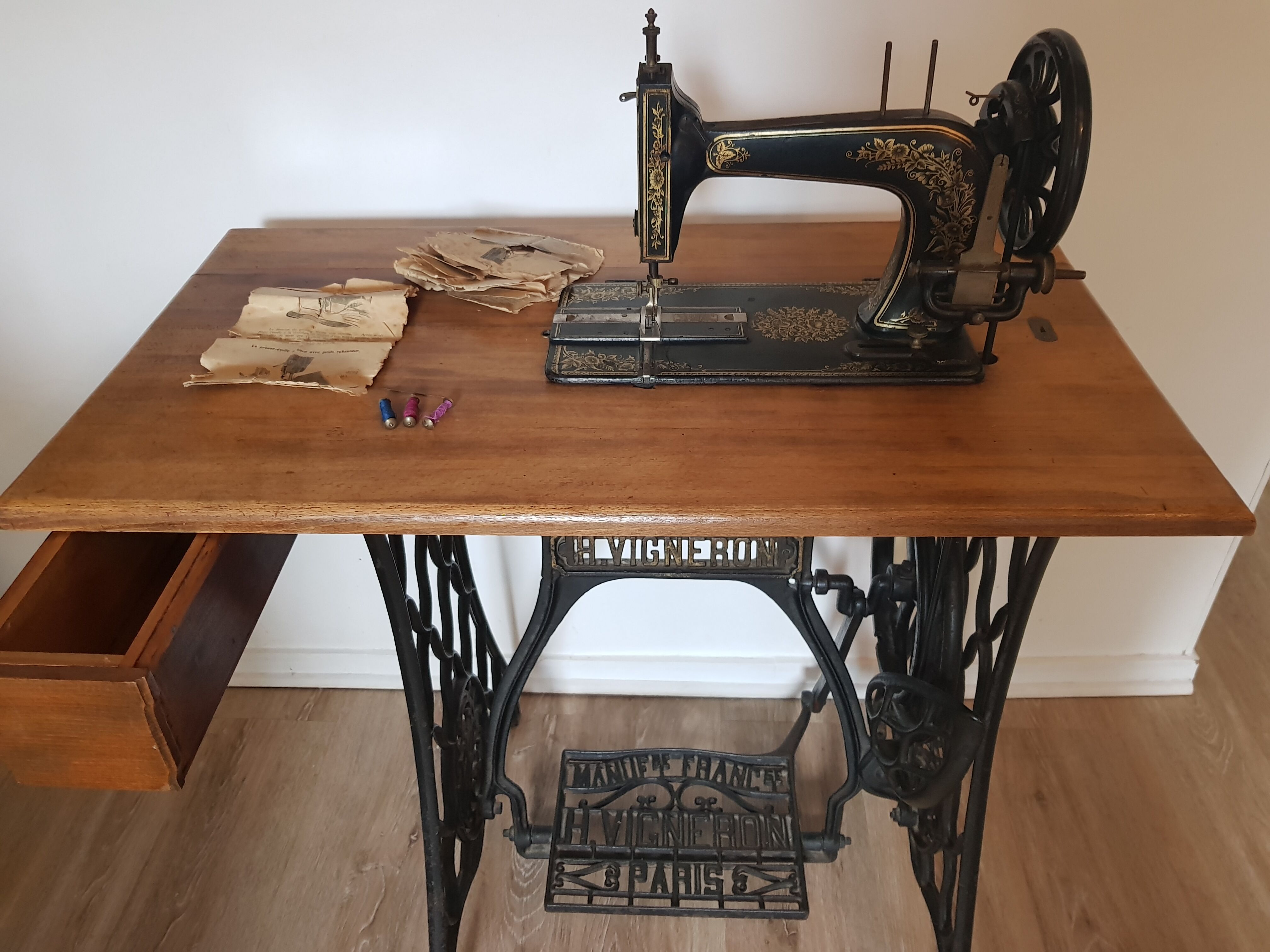 Old sewing machine H. Vigneron