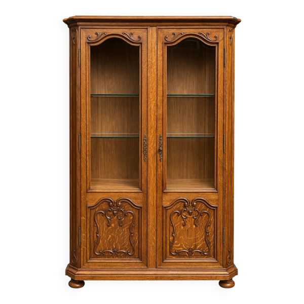 Vitrine de style Louis XV. Chêne massif.
