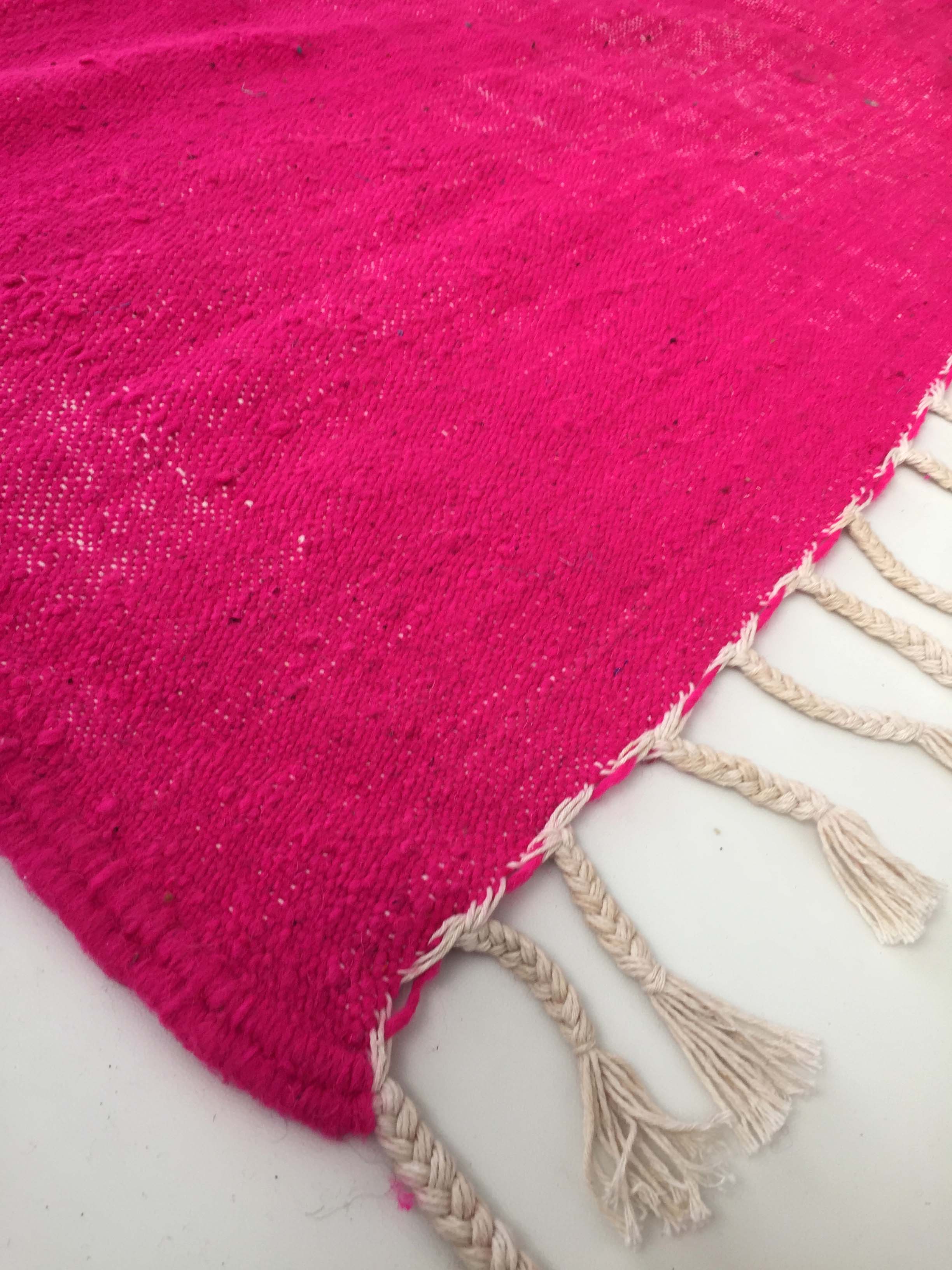 Unbleached Moroccan Berber Kilim carpet with colored flats and fluorescent 294x190cm