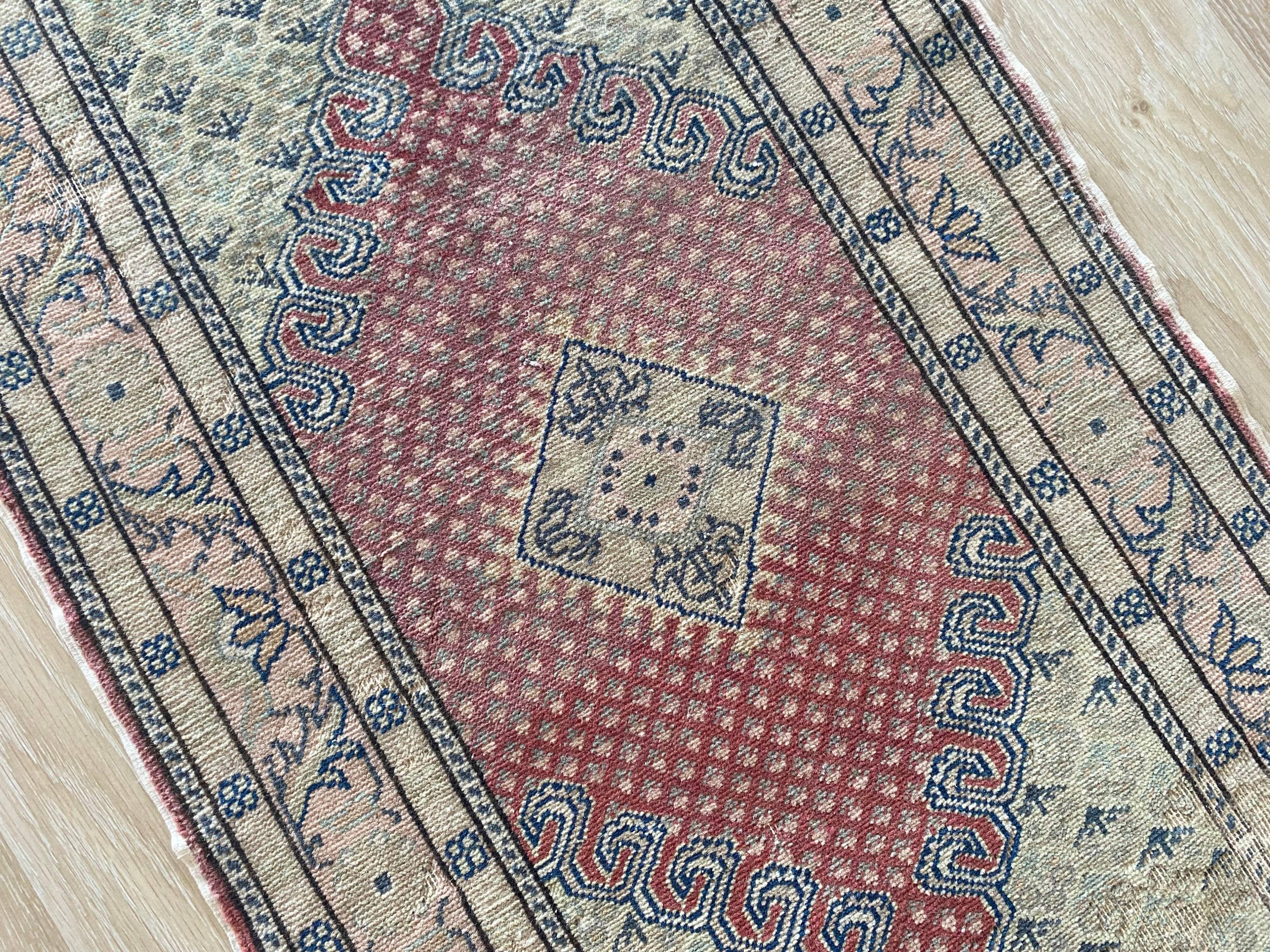 Small Vintage Rug – Hand-Knotted Turkish Rug 58x100 Cm