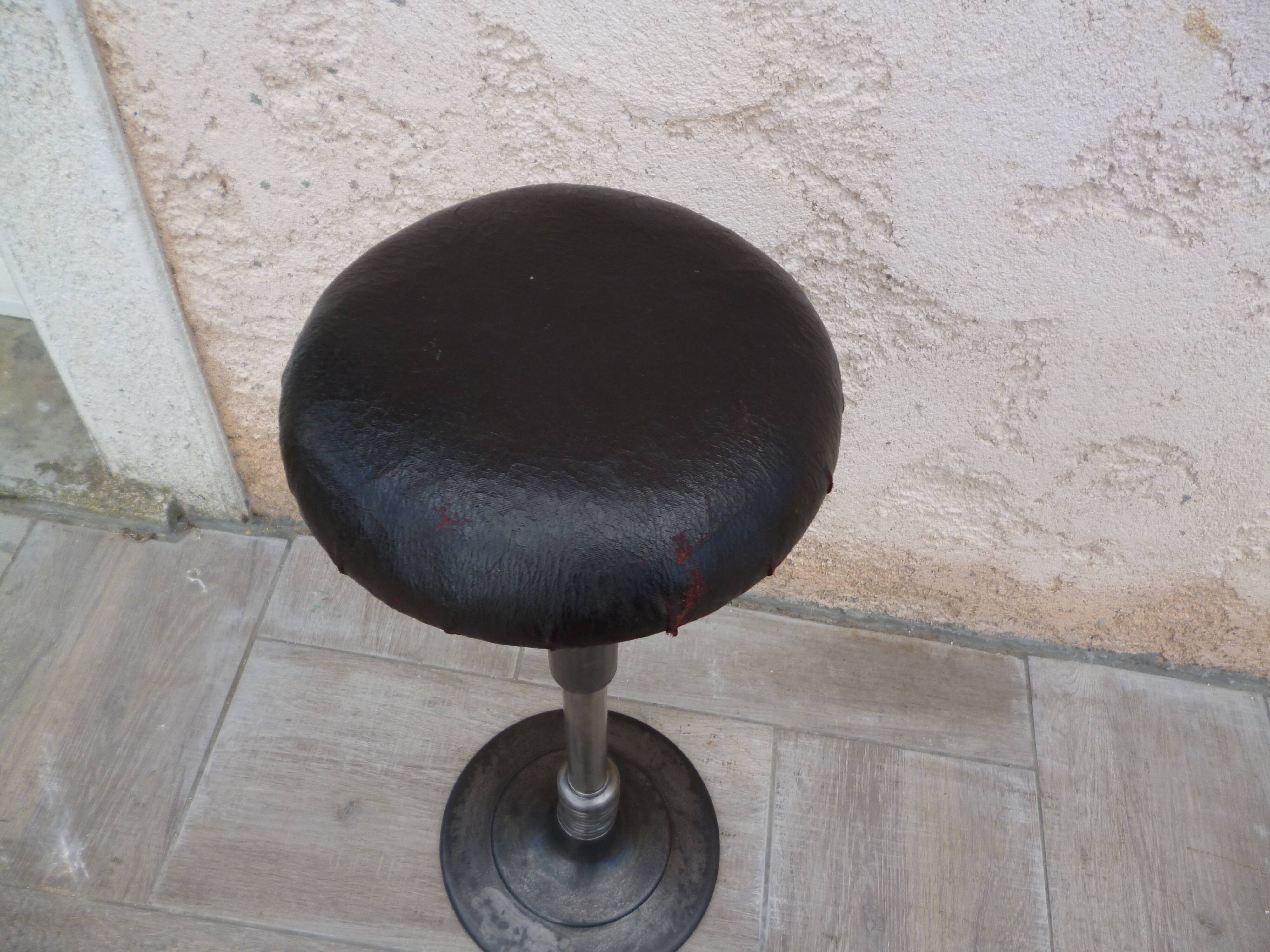 Dentist stool