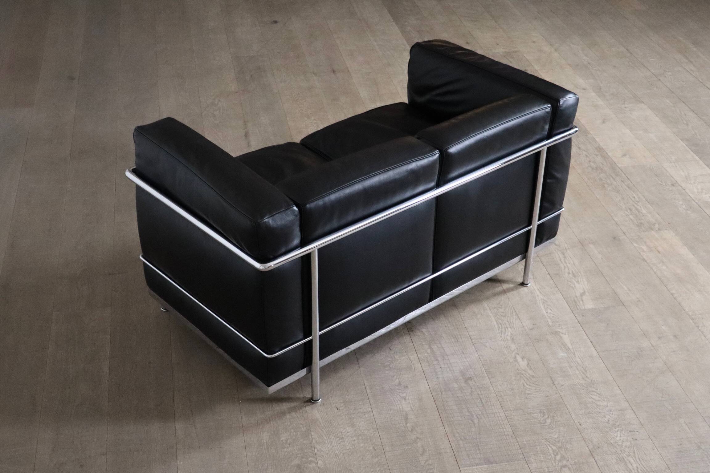 Canapé 2 places vintage Cassina LC2 par Charlotte Perriand et Le Corbusier