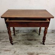 Bureau ancien en bois avec tiroir