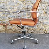 Soft pad E 217 chair by Charles & Ray Eames