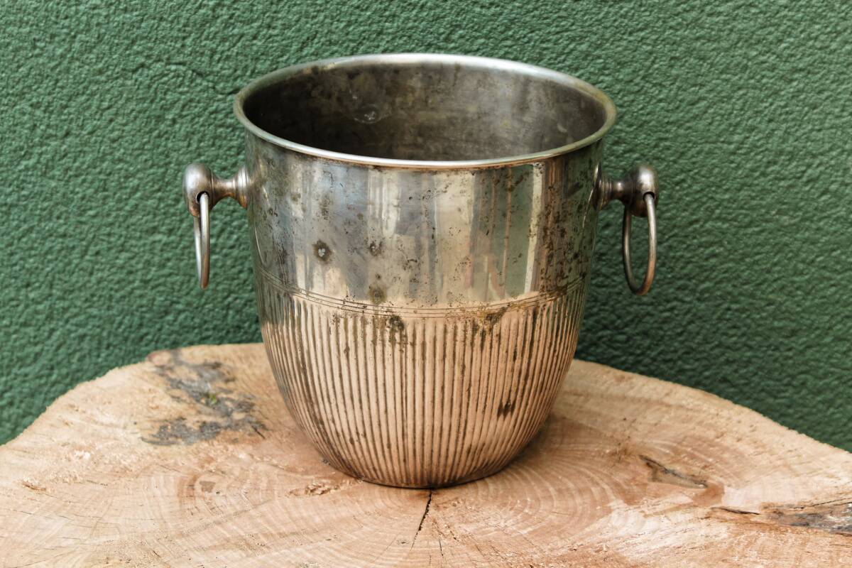 Art deco champagne bucket in silver metal