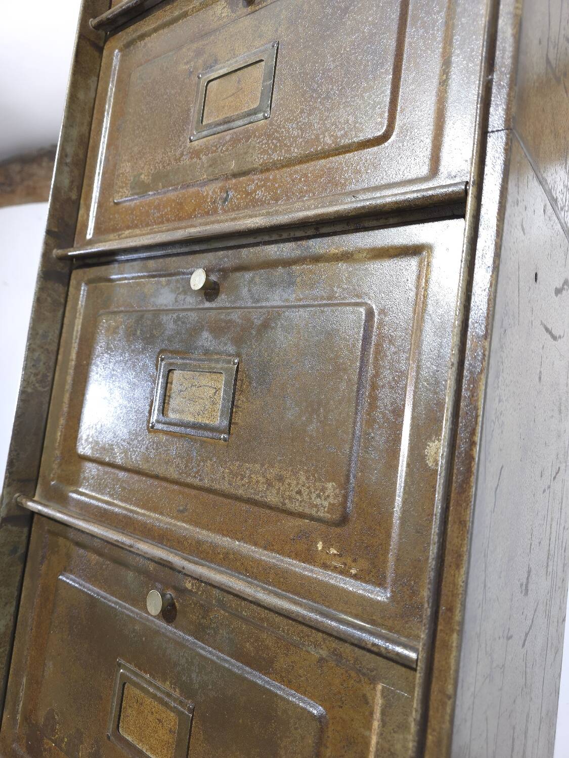 Large metal cabinet with flaps, Strafor or Ronéo style