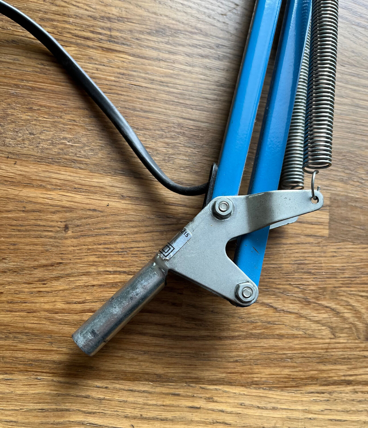 Twist style articulated lamp