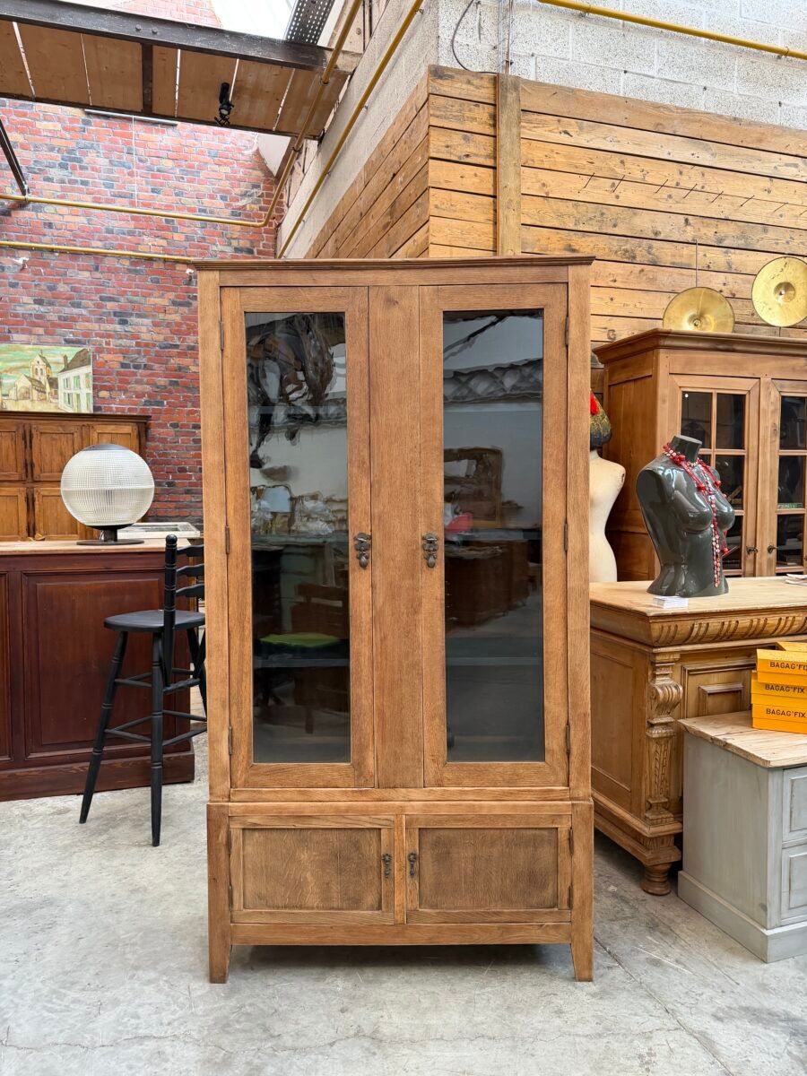 Vitrine en chêne début XXème