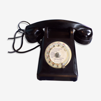 Téléphone à cadran vintage en bakélite