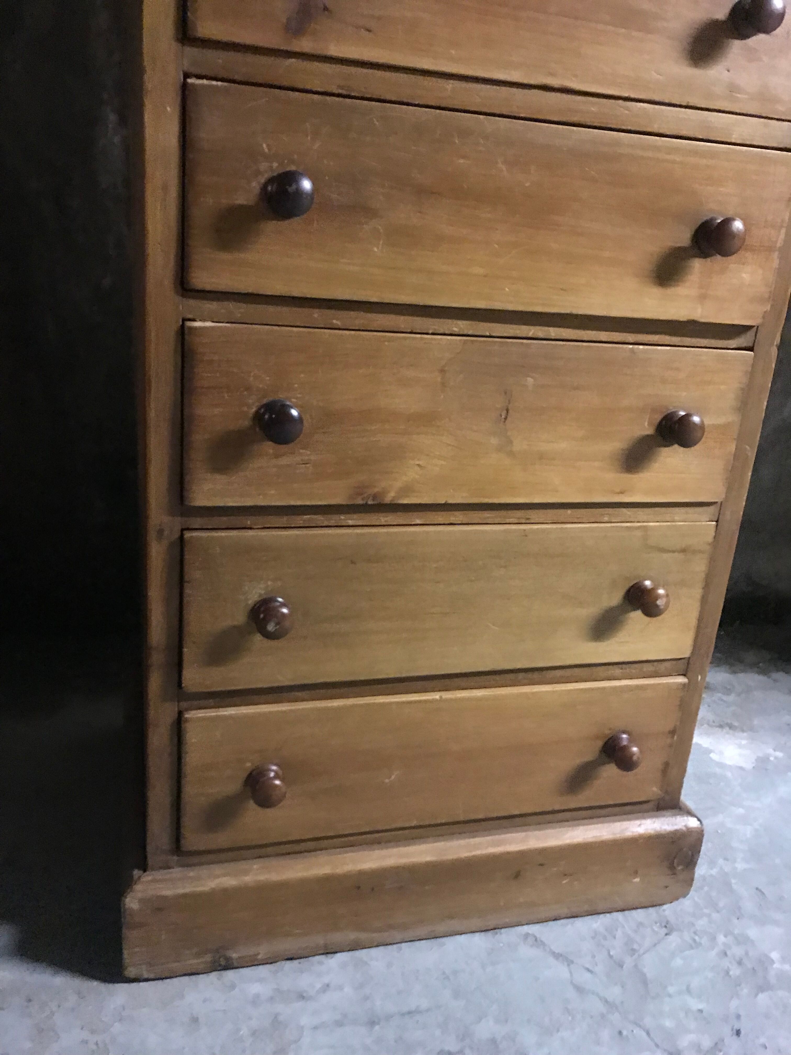 Chest of drawers