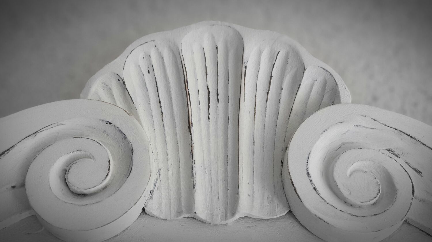 Corner unit with worn effect