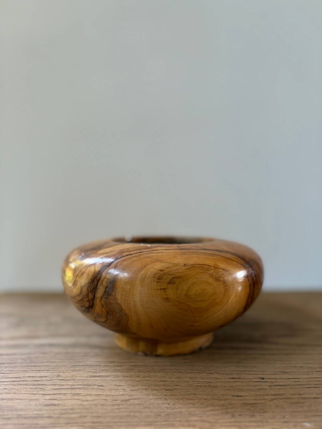 Vintage walnut wood empty pocket cup