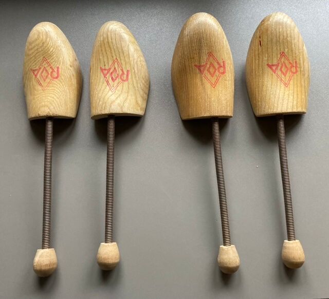 Set of 2 pairs of old shoe trees