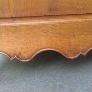 Crossbow chest of drawers in walnut, 17th century, Louis XV