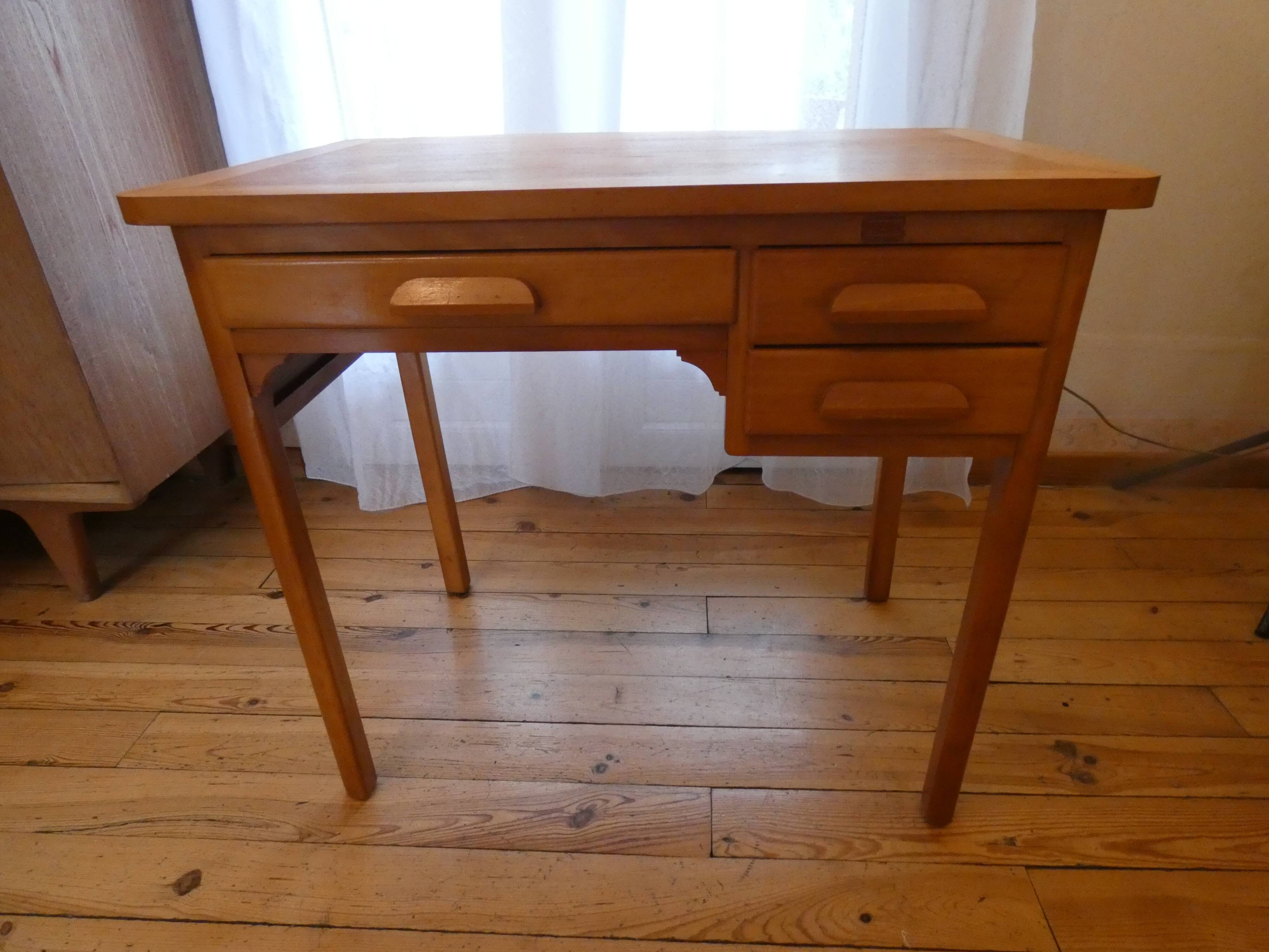 Child desk and chair