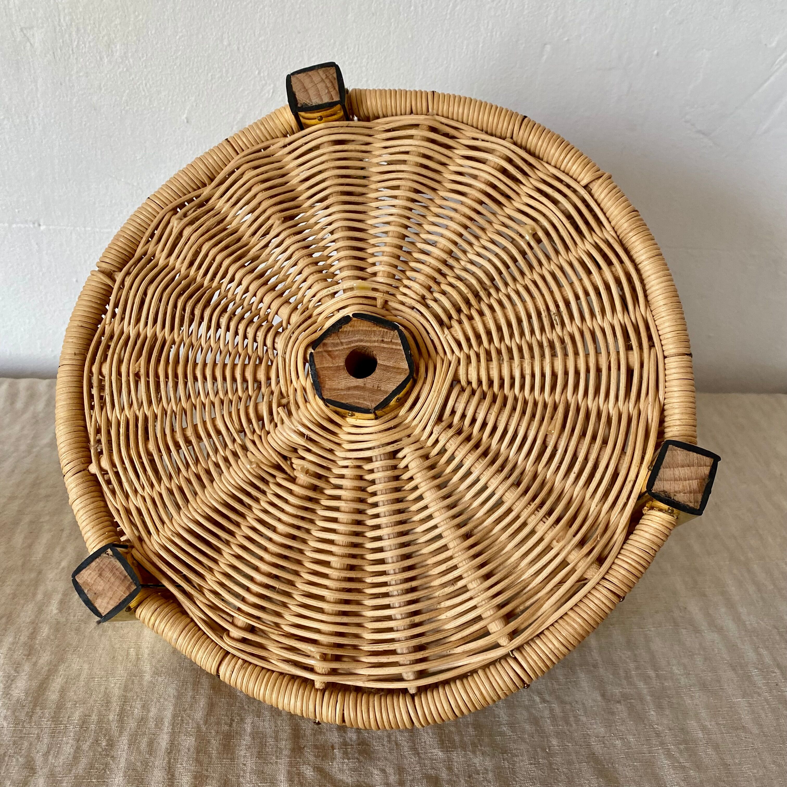 Porte bouteilles vintage , porte plantes en rotin tressé