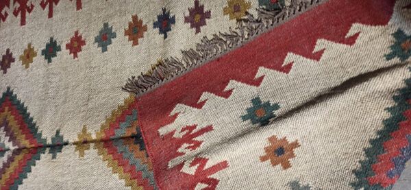 Tapis kilim en toile de jute et coton - 120cm x 180cm