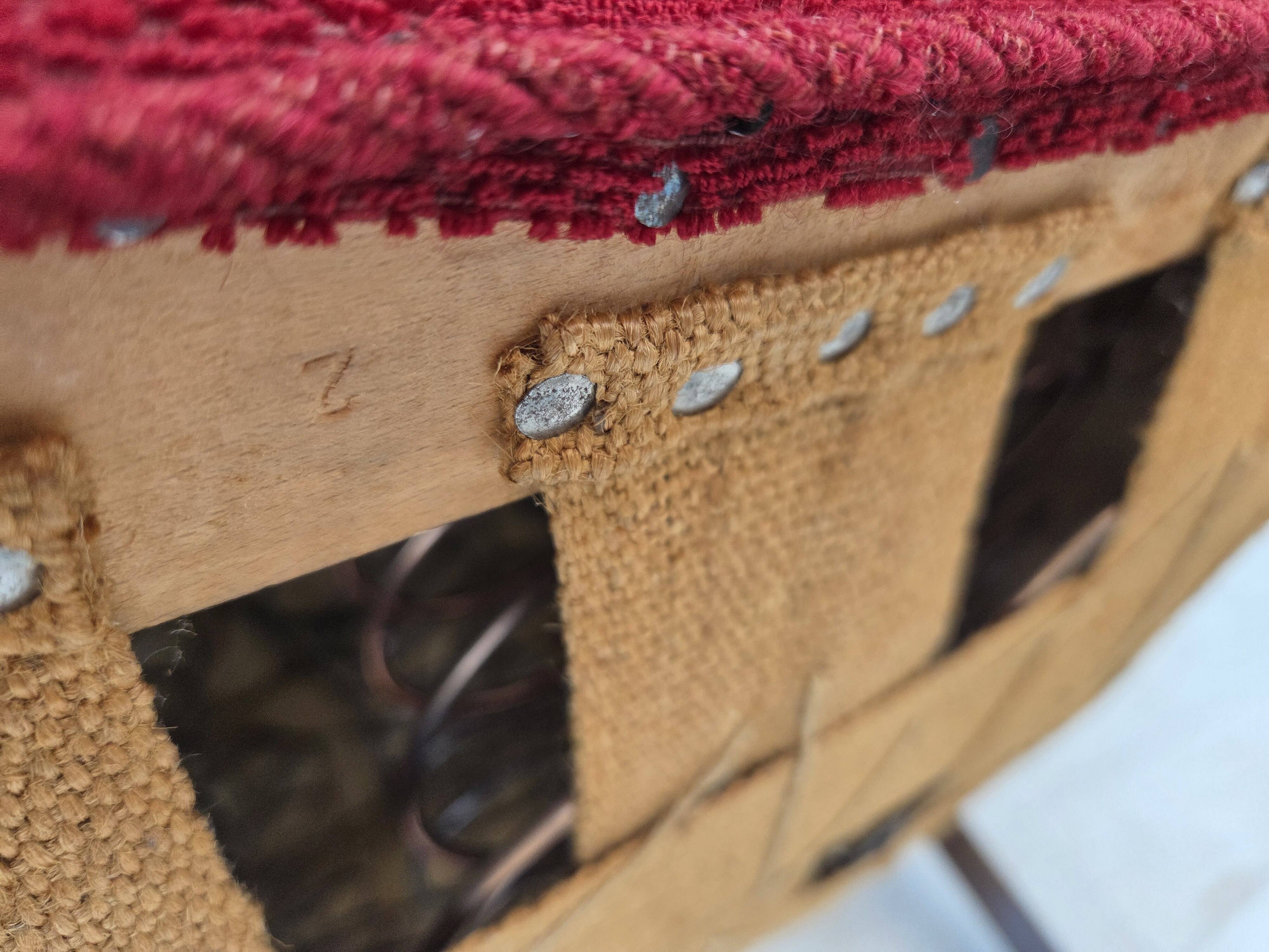 Fauteuil danois des années 1960, état d'origine, tissu en laine, pieds en bois de hêtre.