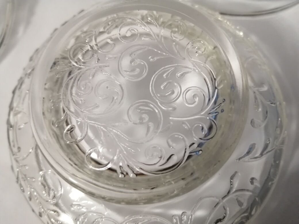 6 moulded glass ramequins