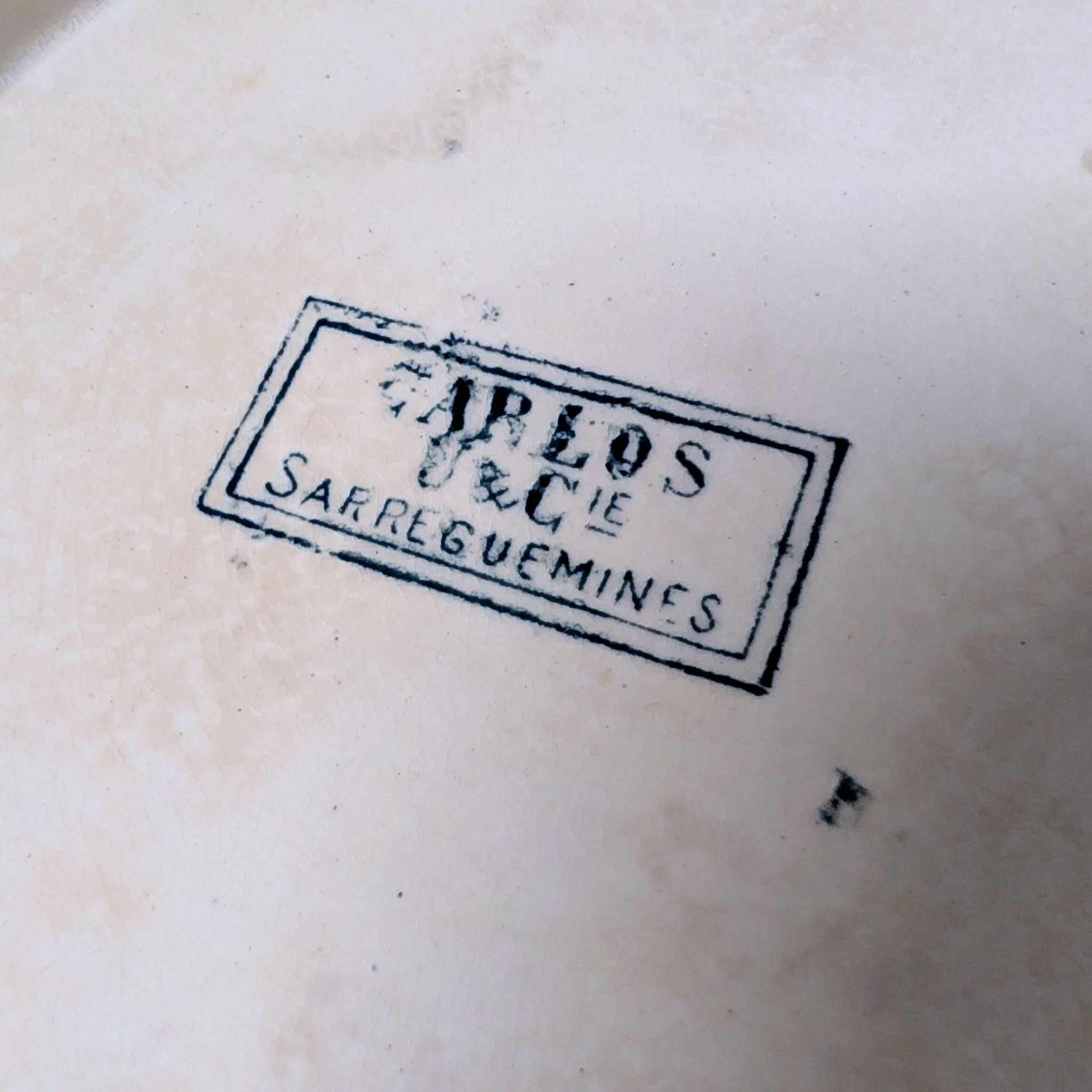 U & Cie Sarreguemines pedestal plate - Carlos model