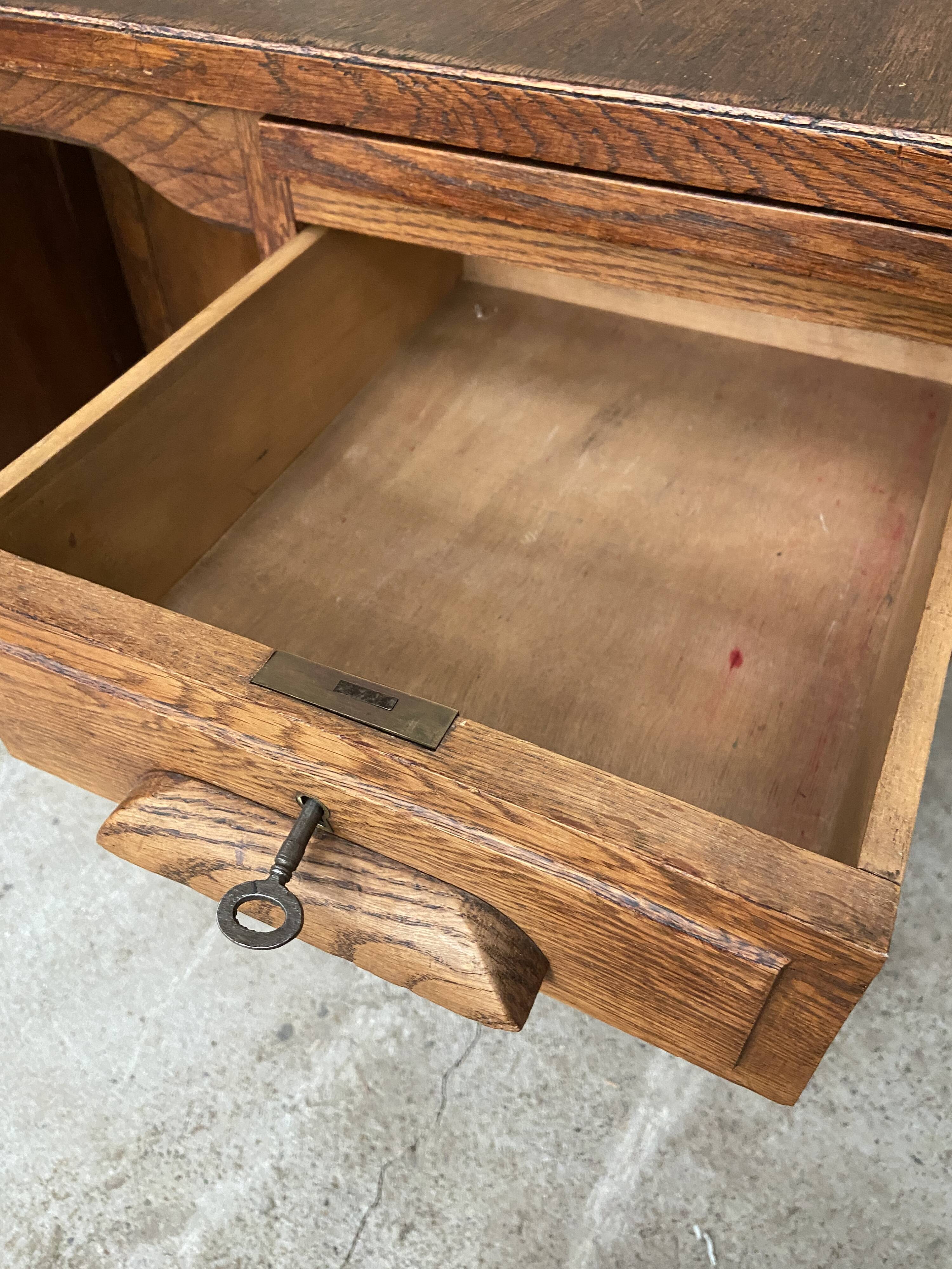 Small administrative style desk american style vintage 1950 oak