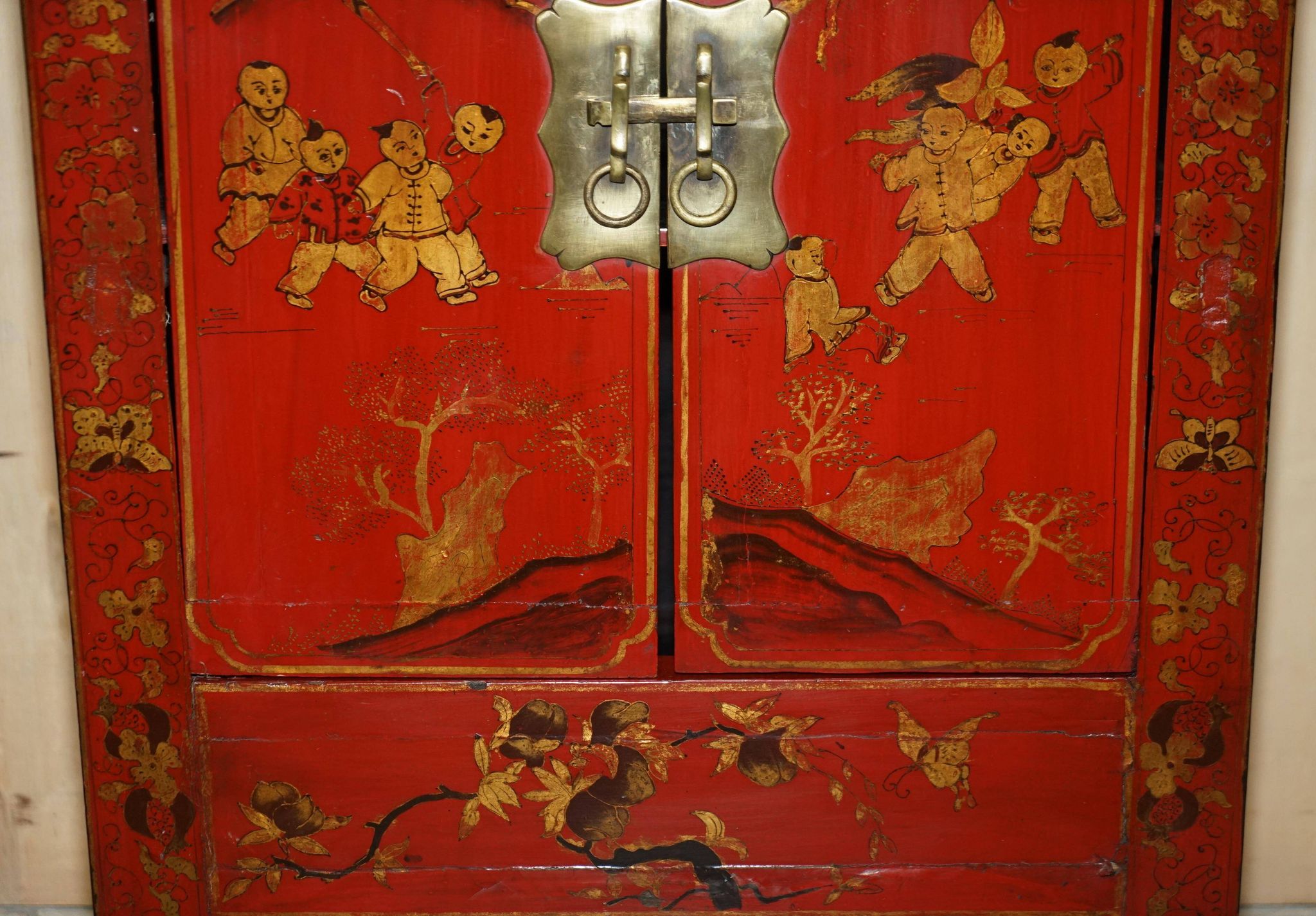 Armoirechinoise antique laquée à la main, grande armoire latérale