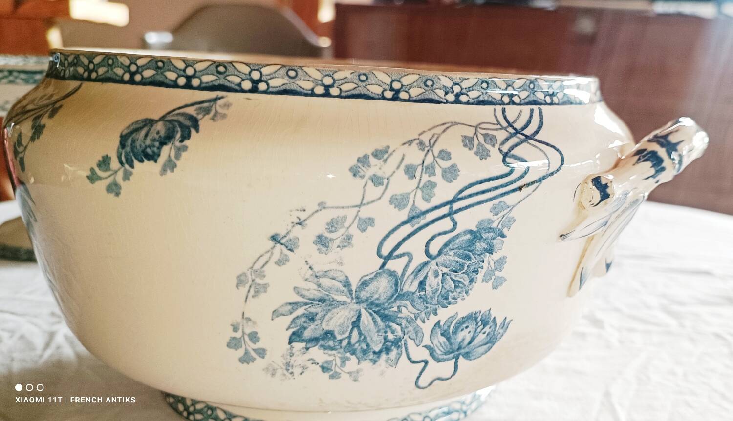 soup tureen, flat dish in porcelain Sarguemines France decor Royat