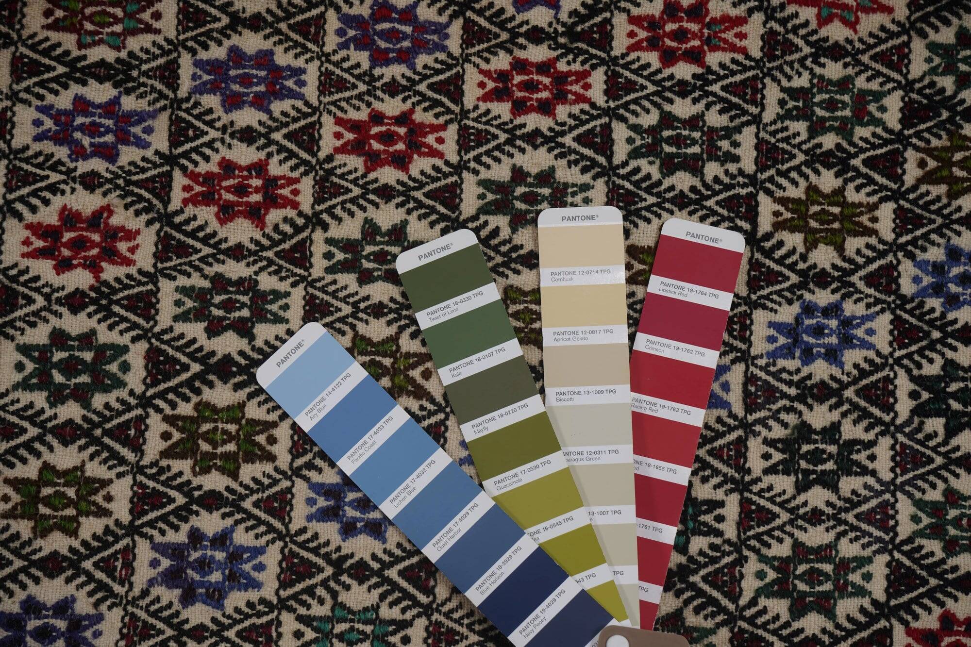 Vintage Turkish kilim, handwoven, 147x211 cm.