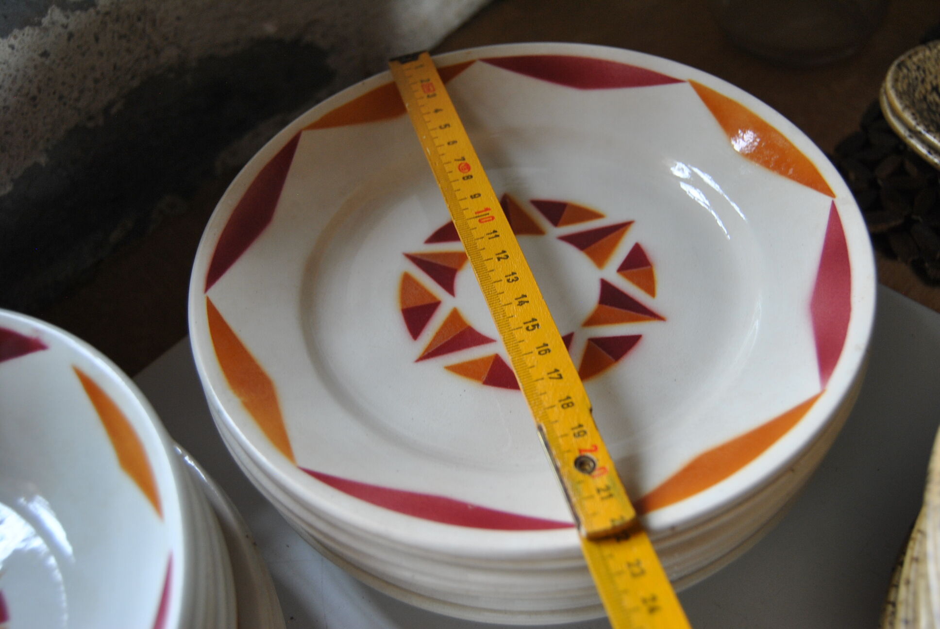 Series of 20 modernist plates Faïencerie de Castres