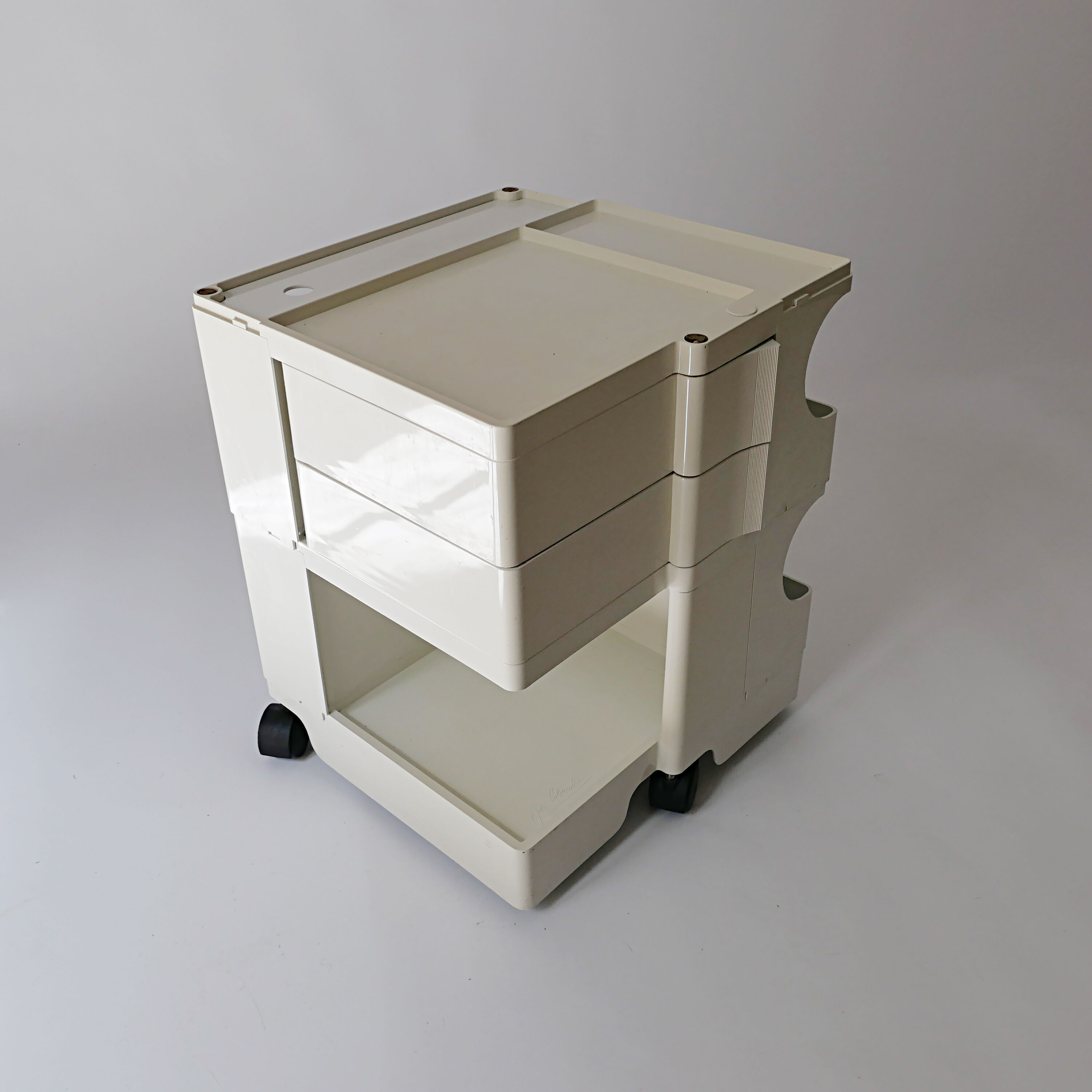 Boby storage trolley design serving table Joe Colombo. vintage