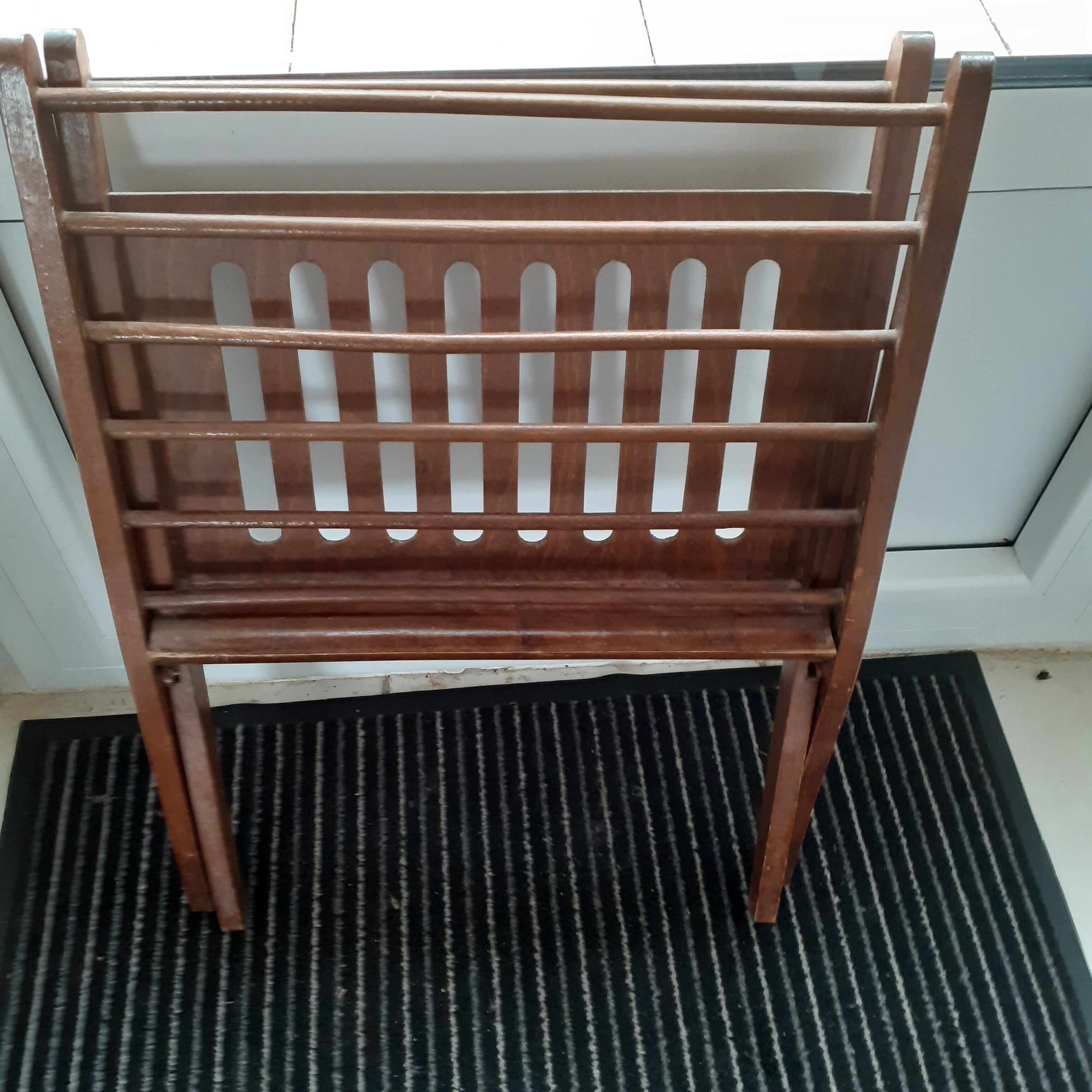 Scandinavian style magazine holder foldable