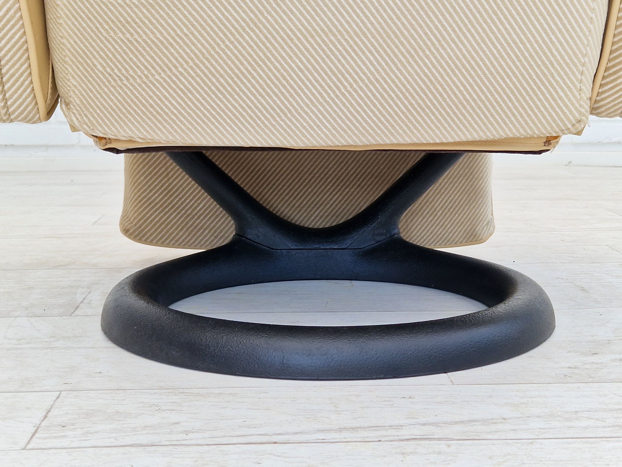 1980s, Danish design by Steen Ostergård for Bramin Møbler. "Action Recliner" relax chair.