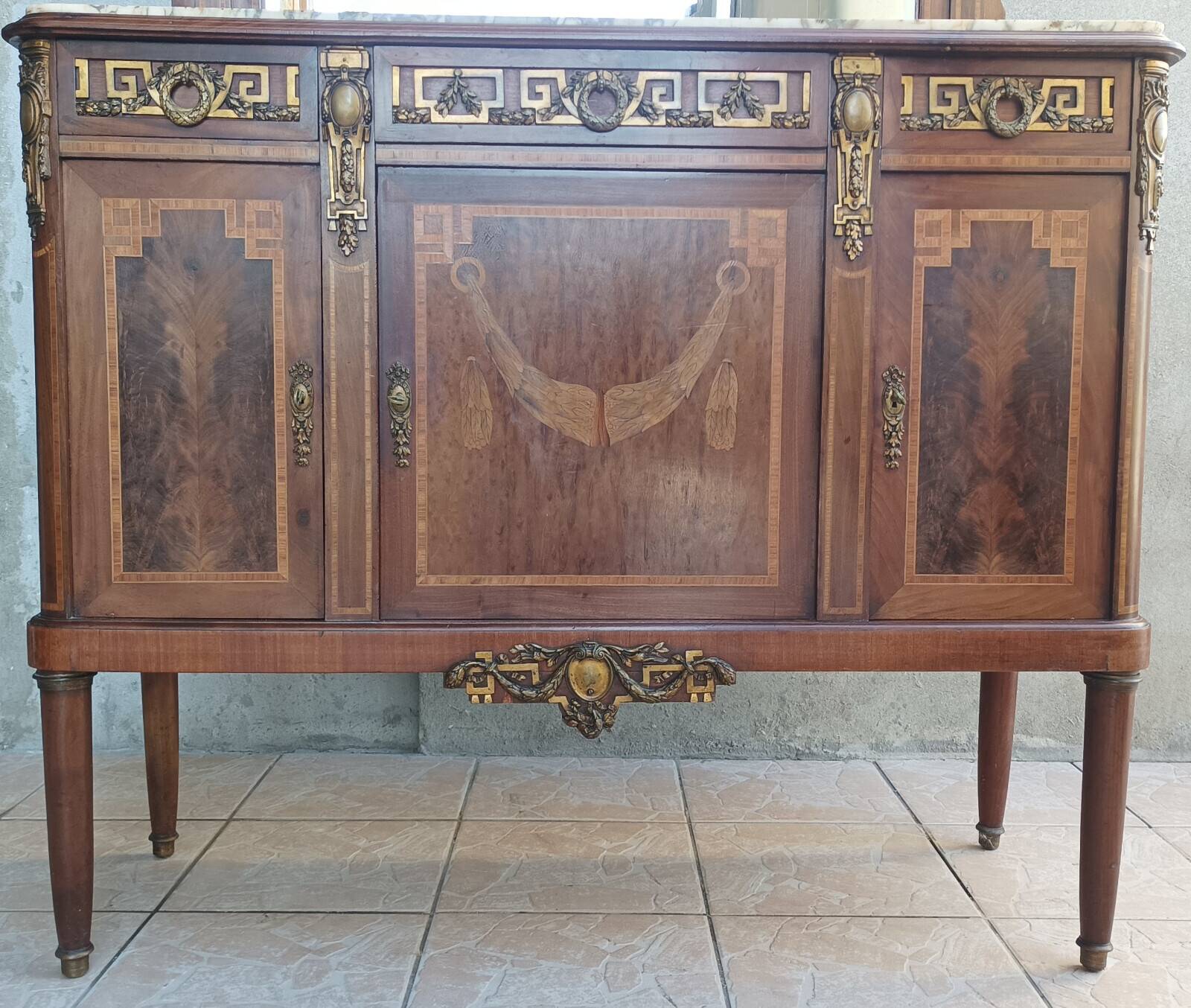 Louis XVI Buffet Desserte in mahogany veneer and marquetry