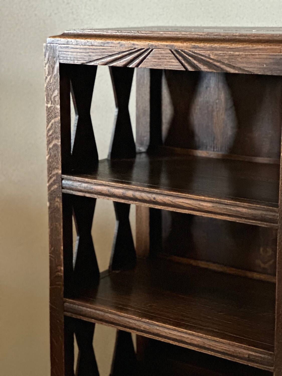 Art Deco shelf (1930)