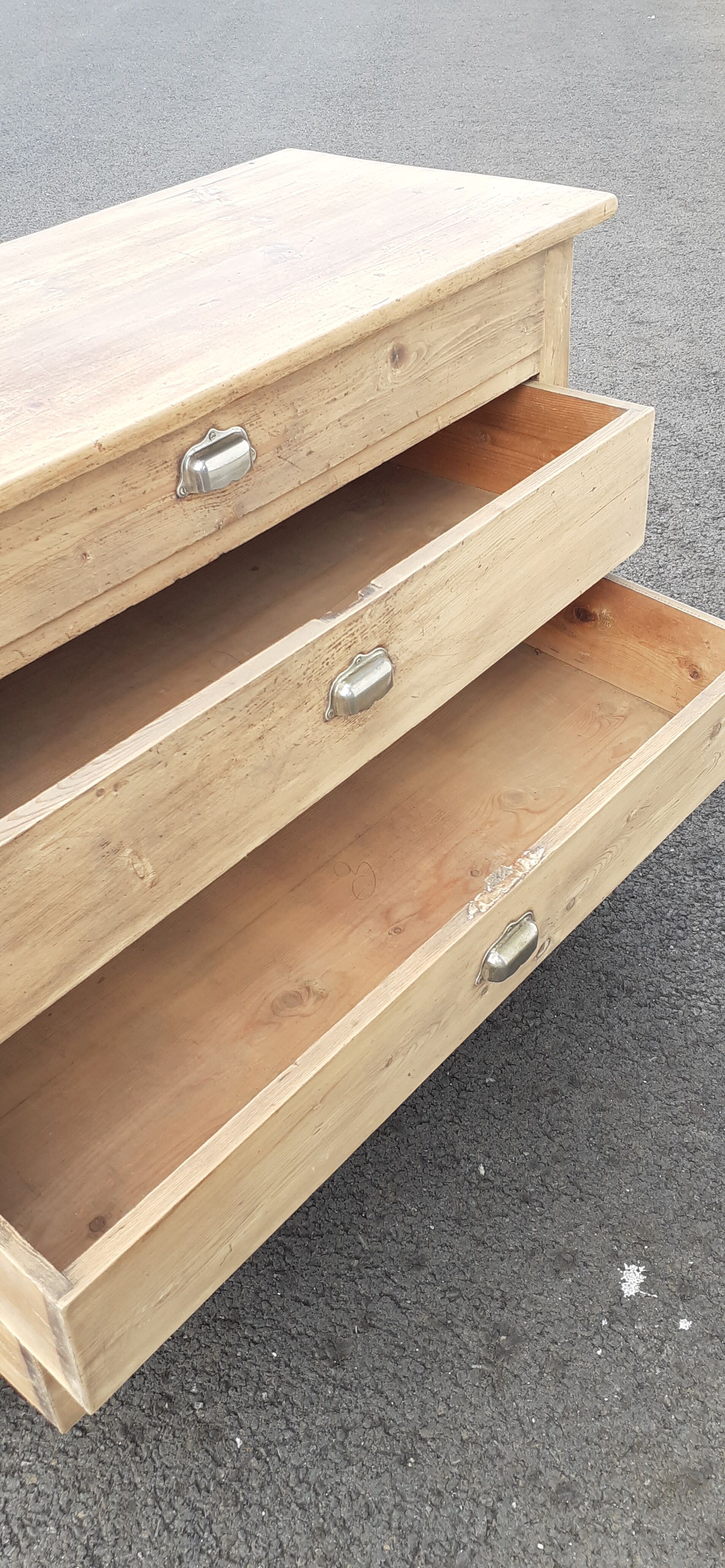 Ancient chest of drawers