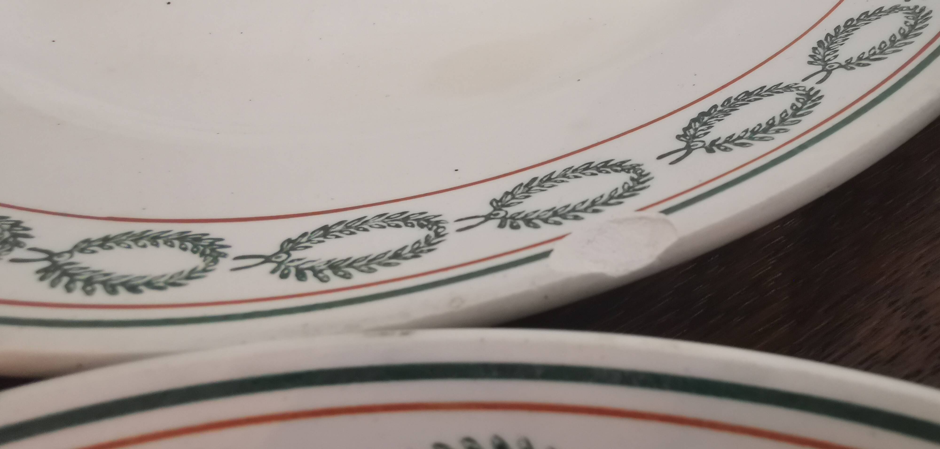 Set of 8 flat plates earth of iron st Amand n°6009