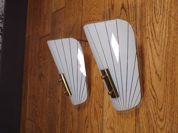 Paire d'appliques modernistes en verre peint